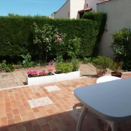 Two-bedroom With Terrace And Garden View 64 *